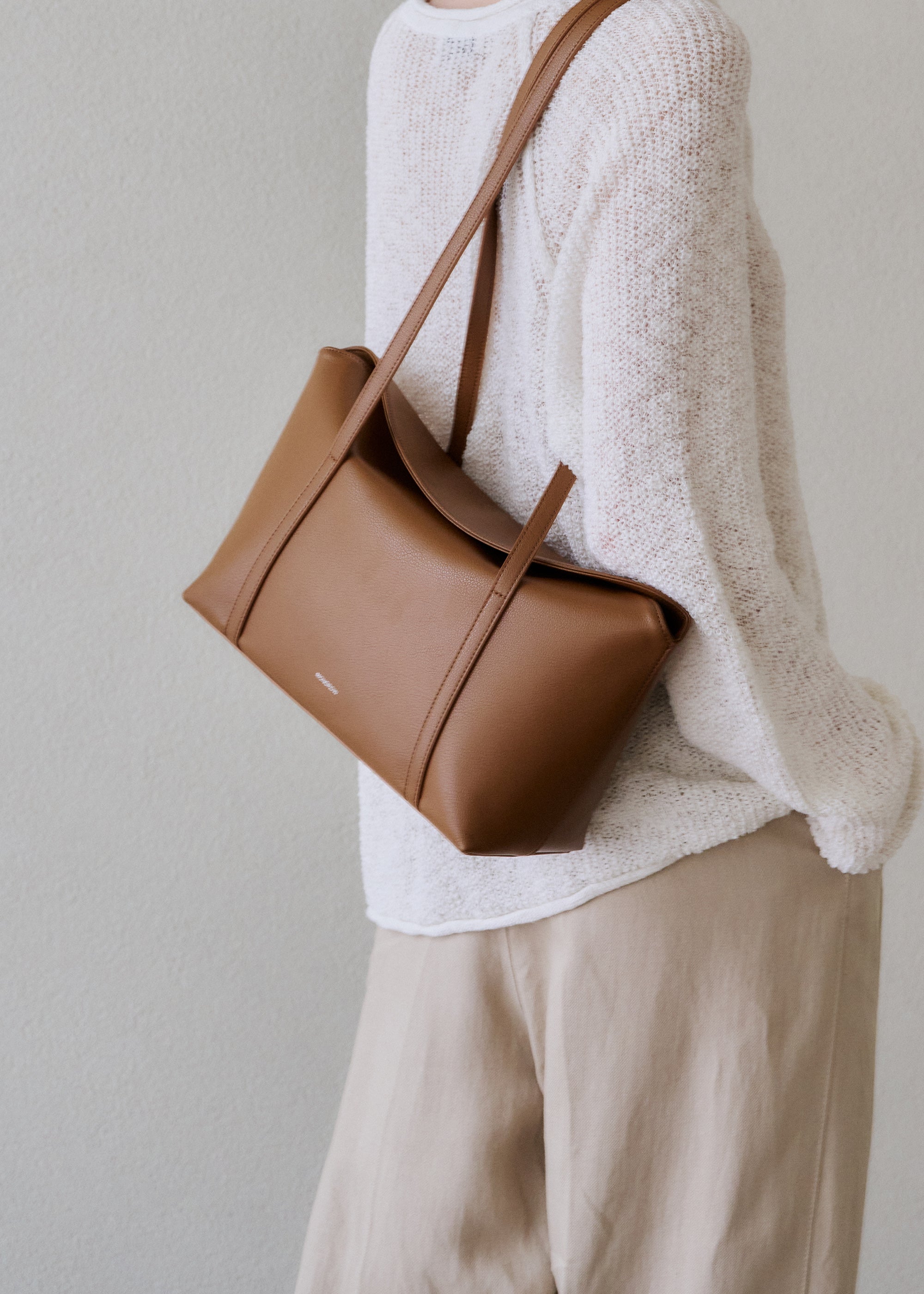 Sara Camel – Monorow Indonesia