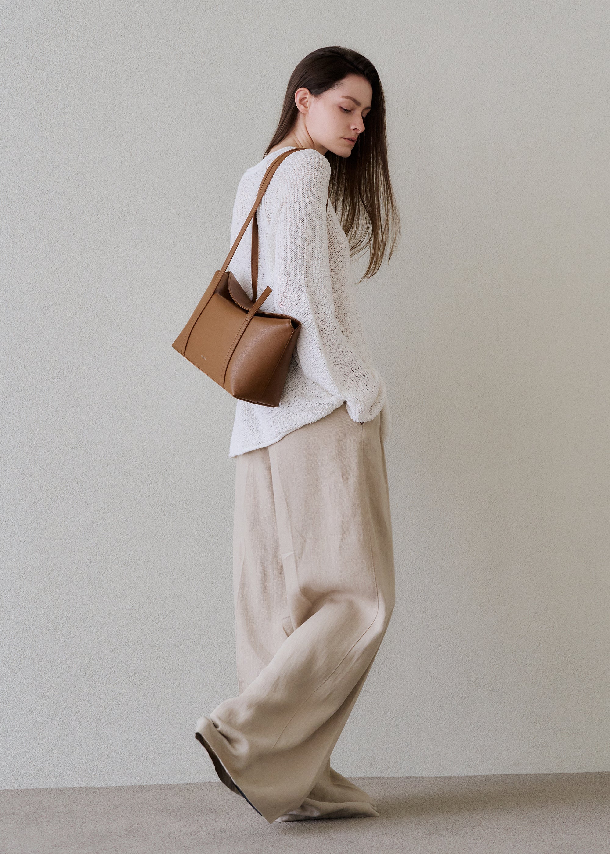 Sara Camel – Monorow Indonesia