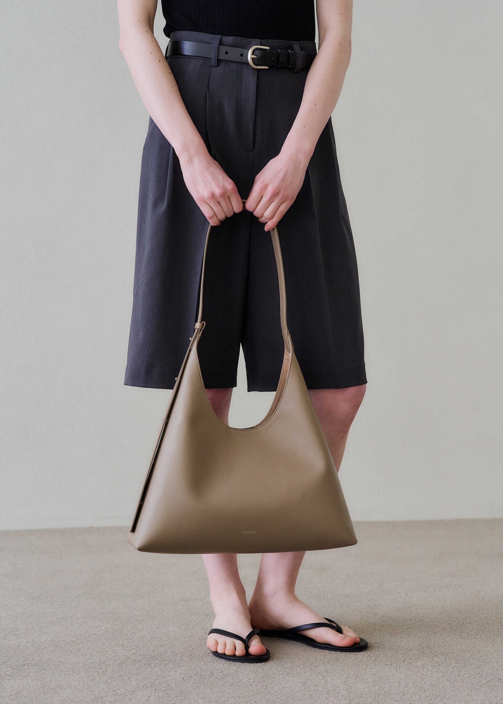 Angle Etoupe – Monorow Indonesia