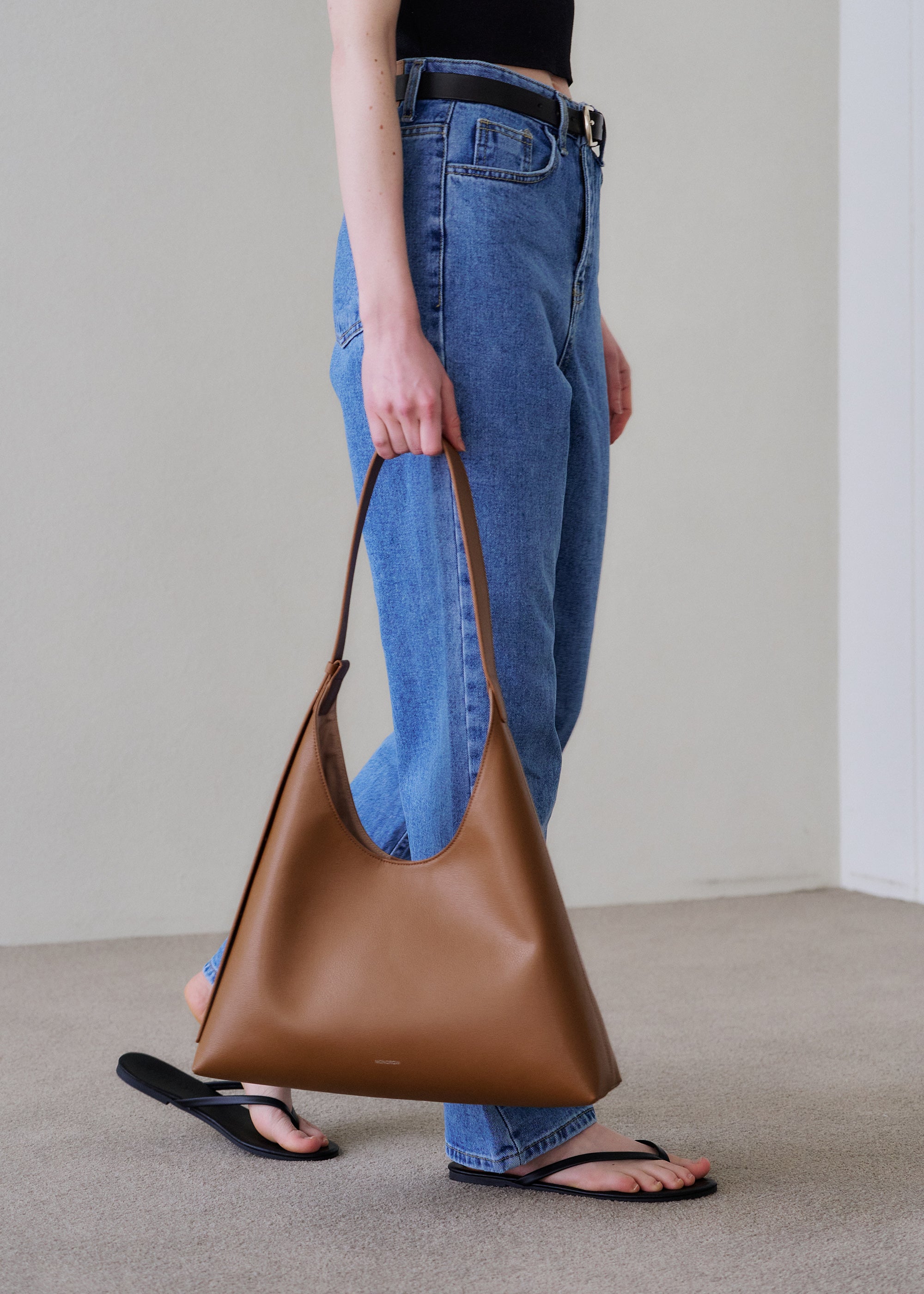 Angle Camel – Monorow Indonesia